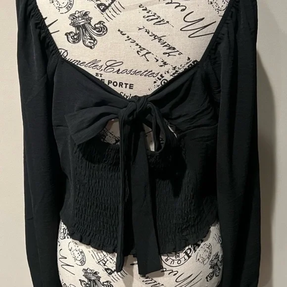 Elegant Black Women's Top - Picture 4 of 4